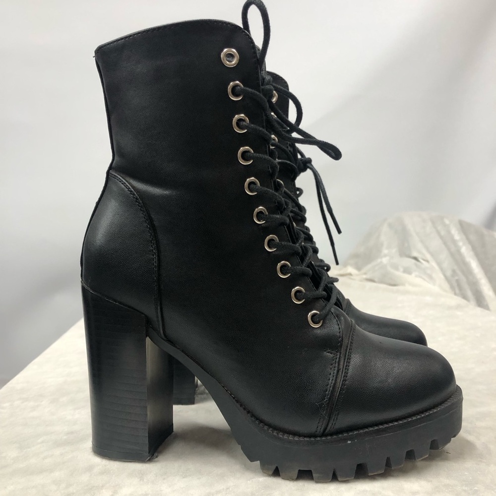 Hot topic black chunky platform combat Boots size 6